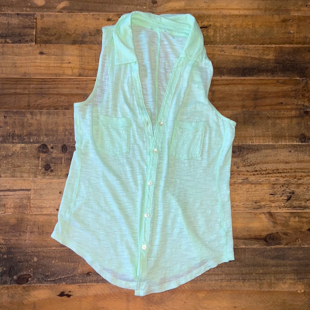 Mint Button-up Sleeveless Blouse